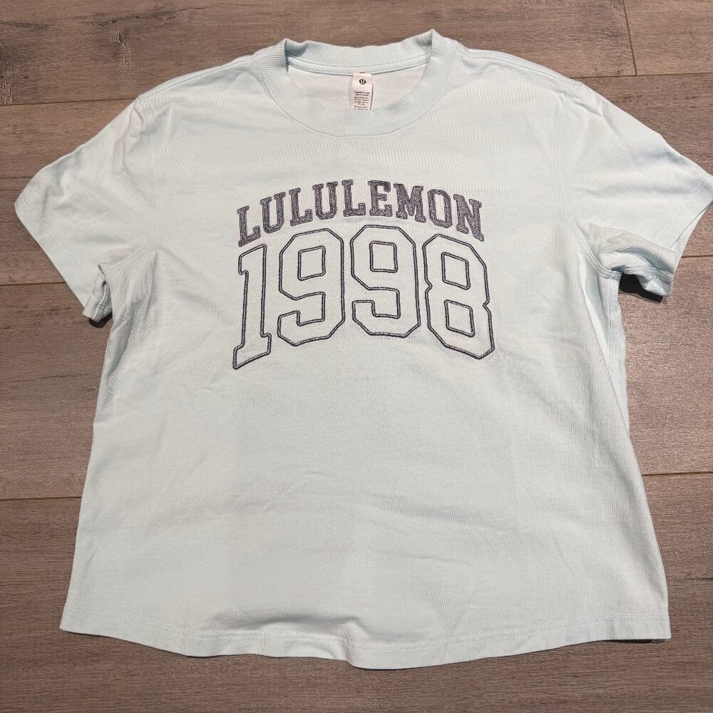 Lululemon Light Blue T-shirt (Size 4 Great Condition)